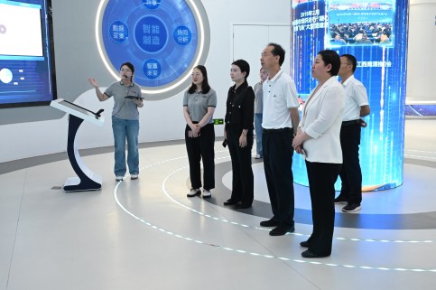 �������˴�ί����һ�вη�6165cc��ɳ��վ�ɷ�