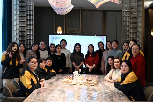 �������� ��������ح6165cc��ɳ��վ�ɷݸ�Ů���˶���ů��Ϯ